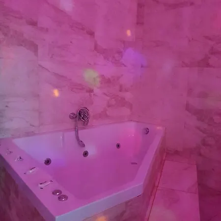 Love hotel 9 Secrets - Adults Only *